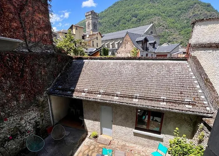 Bel Appartement T3 Au 1Er Etage Avec Cour Interieure Au Rdc - Villa Marie