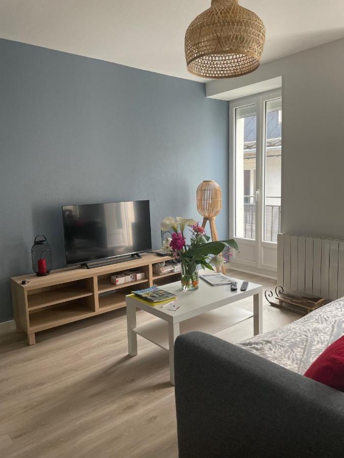 Apartment Bel T3 Au 1er Etage Avec Cour Interieure Au Rdc - Marie *