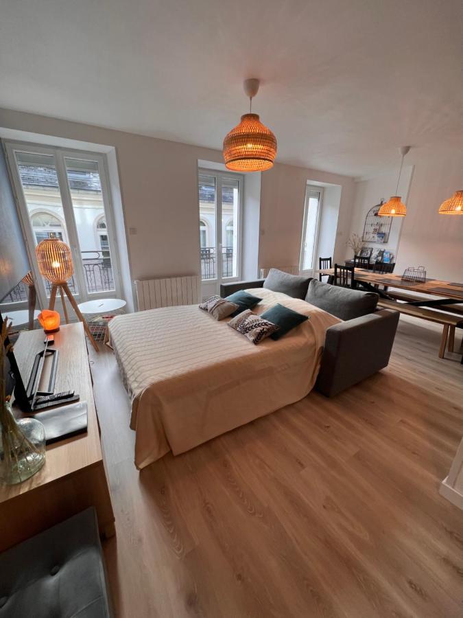 Bel T3 Au 1er Etage Avec Cour Interieure Au Rdc - Marie *